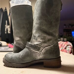 Gray Moto Zip Boots GREAT w/Buckle Bag 🤩